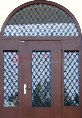 Крепкая стальная арочная дверь со стеклом и ковкой ДА-21 в Сергиевом Посаде