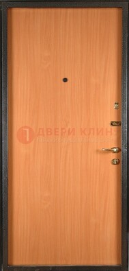 Светлая железная дверь с ламинатом ДЛ-11 в Сергиевом Посаде