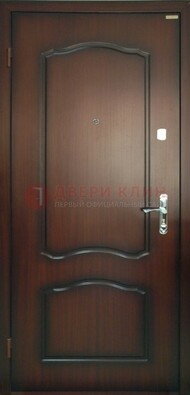 Коричневая стальная дверь с МДФ ДМ-138 для квартиры в Сергиевом Посаде