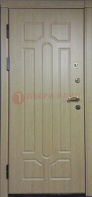 Светлая железная дверь с МДФ ДМ-21 в дом в Сергиевом Посаде