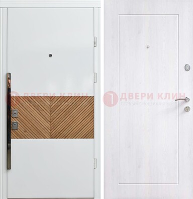 Белая железная дверь МДФ горизонтальной вставкой ДМ-265 в Сергиевом Посаде