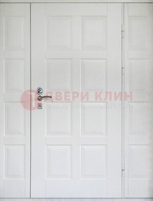 Белая входная дверь для коттеджа с МДФ ДМ-536 в Сергиевом Посаде