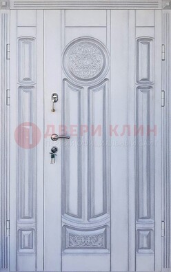 Белая двухстворчатая дверь с массивом дуба ДМД-72 в Сергиевом Посаде