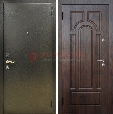 Железная темно-серая дверь с порошковым напылением и МДФ Тисненый орех ДП-275 в Сергиевом Посаде