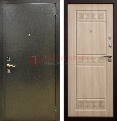 Железная темно-серая дверь с порошковым напылением и МДФ с резьбой ДП-276 в Сергиевом Посаде