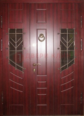 Парадная дверь со вставками из стекла и ковки ДПР-34 в загородный дом в Сергиевом Посаде