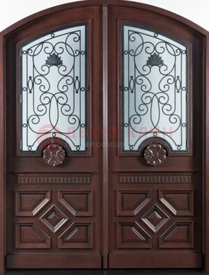 Арочная коричневая парадная дверь ДПР-66 в Сергиевом Посаде