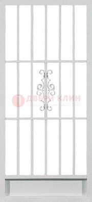 Белая стальная решетчатая дверь с ковкой ДР-35 в Сергиевом Посаде