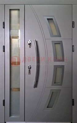 Серая железная дверь для дома со стеклом ДС-17 в Сергиевом Посаде