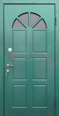 Зеленая стальная дверь со стеклом для дома ДС-28 в Сергиевом Посаде