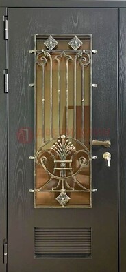 Одностворчатая железная дверь со стеклом и ковкой для дома ДСК-101 в Сергиевом Посаде