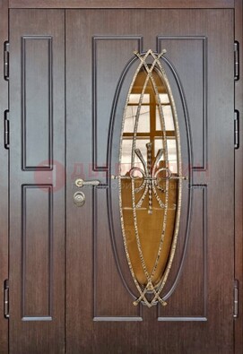 Полуторная металлическая дверь со стеклом и ковкой ДСК-108 в Сергиевом Посаде