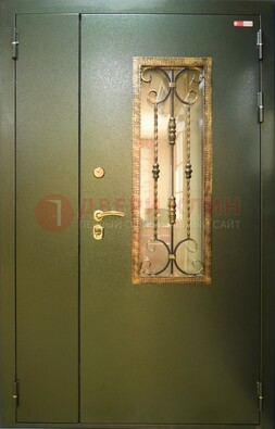 Стальная дверь со стеклом и ковкой ДСК-29 для квартиры в Перми