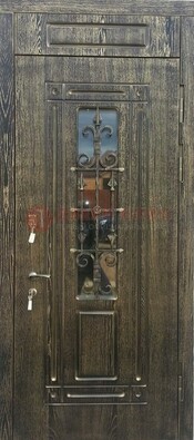 Зеленая входная дверь со стеклом и ковкой ДСК-67 в Сергиевом Посаде
