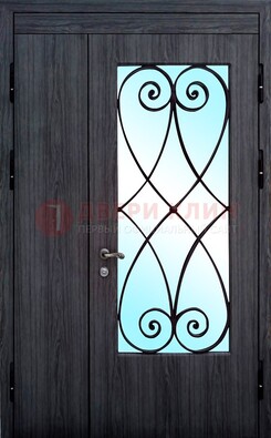 Стальная дверь со стеклом и ковкой ДСК-69 в деревянный дом в Сергиевом Посаде