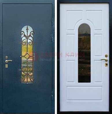 Входная дверь Дверь со стеклом и ковкой ДСК-71 для кирпичного дома в Сергиевом Посаде