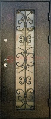 Входная дверь Дверь со стеклом и ковкой черного цвета ДСК-76 для веранды в Сергиевом Посаде