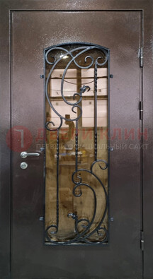 Металлическая дверь со стеклом и ковкой ДСК-95 для магазина в Сергиевом Посаде