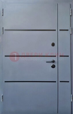 Серая металлическая тамбурная дверь с молдингами ДТМ-42 в Сергиевом Посаде