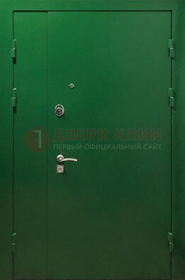 Зеленая распашная тамбурная дверь Порошок ДТМ-47 в Сергиевом Посаде