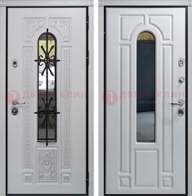 Белая стальная дверь с виноритом и ковкой снаружи ДВТ-197 в Сергиевом Посаде