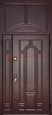 Коричневая железная дверь с виноритом и верхней фрамугой ДВТ-243 в Сергиевом Посаде