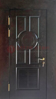 Входная темная дверь винорит с решеткой ДВТ-250 в Сергиевом Посаде