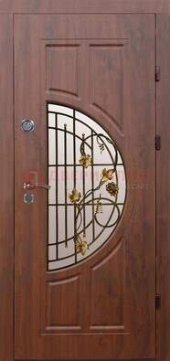 Стальная коричневая дверь с виноритом и ковкой ДВТ-82 в Сергиевом Посаде