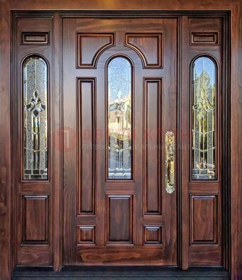 Железная классическая дверь с массивом дуба и витражом ВЖ-18 в Сергиевом Посаде